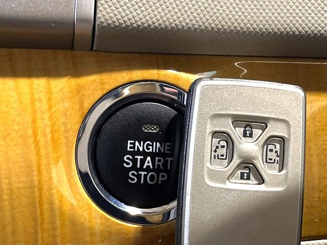 �y�X�}�[�g�L�[�z�J�o����|�P�b�g�ɓ��ꂽ�܂܂ł��h�A�̎{���E�������\�ȃX�}�[�g�L�[�𑕔��B�G���W���̃I���E�I�t�����J�M�����o���K�v����������Ƃ��Ă��֗��ł���