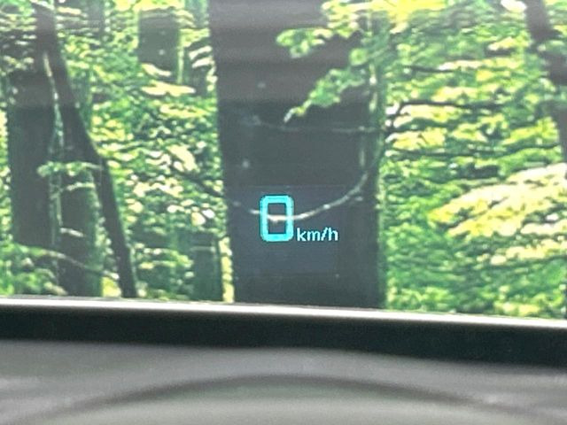 �y�w�b�h�A�b�v�f�B�X�v���C�z���݂̑��x�⑖�s�����f�W�^���\���ŉ^�]�ȑO���̃K���X�ɓ��e!�^�]���A�ڐ������炳���K�v�ȏ����m�F�ł���̂łƂ��Ă��֗��ň��S!