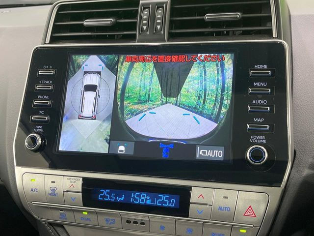 【パノラミックビューモニター】専用のカメラにより、上から見下ろしたような視点で360度クルマの周囲を確認することができます☆死角部分も確認しやすく、狭い場所での切り返しや駐車もスムーズに行えます。