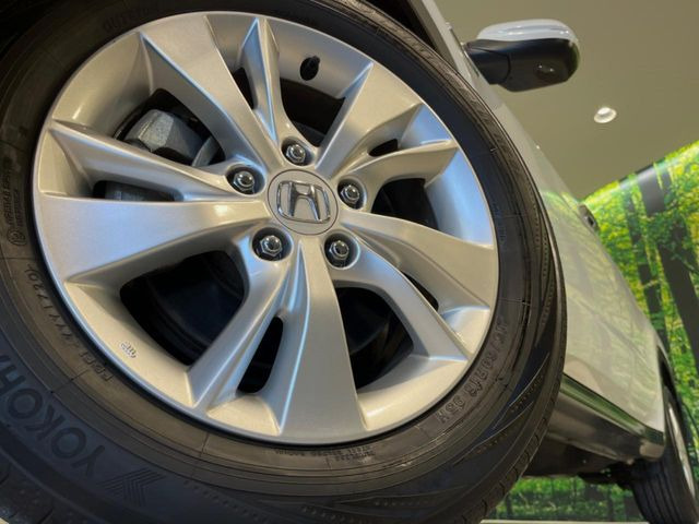 【純正16インチアルミホイール】外観にマッチした純正アルミホイールを装着しております。各種社外アルミホイールや、スタッドレスタイヤも取扱いしております。是非ご相談ください♪