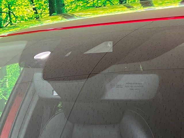 �yi-ACTIVESENSE�z���s���ɑO���̎ԗ�����F�����A�Փ˂������Ȏ��͌x��ƃu���[�L�ŏՓˉ���Ɣ�Q�y�����A�V�X�g�B�����S�Ƀh���C�u�����y���݂��������܂��B