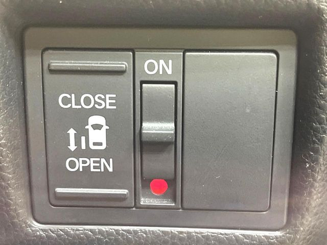 �y�p���[�X���C�h�h�A�z�X�}�[�g�L�[��^�]�Ȃ̃X�C�b�`�ŃX���C�h�h�A�̊J���\���d��������͂����ăh�A���J����K�v�������A���������q�l�ł��A�d���ו��������Ă��鎞�����N�ɊJ���߂ł��܂���