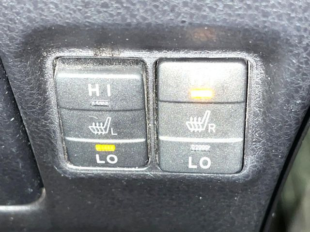 【シートヒーター】寒い日に重宝するシートヒーター!エアコンより早く温まってくれるので寒がりの人も安心ですね♪エアコンの温風は乾燥するから苦手、という方にもをおすすめです。