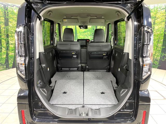 ���i�̂���������ʋ΁A���}���ɏ\���ȉ׎��X�y�[�X���m�ۂ��Ă���܂��B�Z�J���h�V�[�g��|���ƁA�傫�ȉו��̐ύڂ��\�ł���