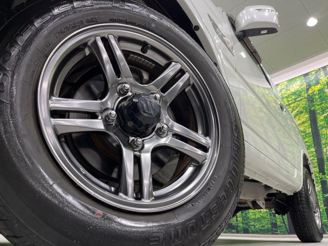 �y����16�C���`�A���~�z�C�[���z�O�ςɃ}�b�`���������A���~�z�C�[���𑕒����Ă���܂��B�e��ЊO�A���~�z�C�[����A�X�^�b�h���X�^�C�����戵�����Ă���܂��B���񂲑��k����������