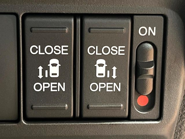 �y�����p���[�X���C�h�h�A�z�X�}�[�g�L�[��^�]�Ȃ̃X�C�b�`�Ō�ȗ����X���C�h�h�A�̊J���\���d��������͂����ăh�A���J����K�v�������A�����Ȃ��q�l�ł��ȒP�ɊJ���߂ł����K�ł���