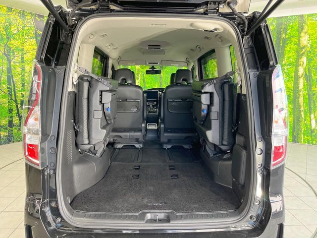 ���i�̂���������ʋ΁A���}���ɏ\���ȉ׎��X�y�[�X���m�ۂ��Ă���܂��B�Z�J���h�V�[�g��|���ƁA�傫�ȉו��̐ύڂ��\�ł���