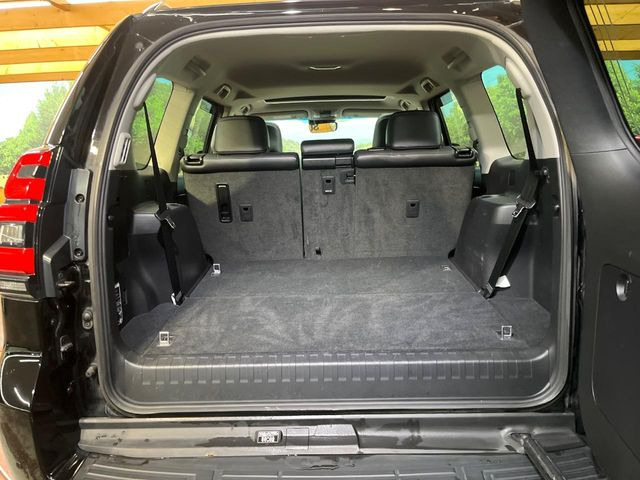 ���i�̂���������ʋ΁A���}���ɏ\���ȉ׎��X�y�[�X���m�ۂ��Ă���܂��B�T�[�h�V�[�g��|���ƁA�傫�ȉו��̐ύڂ��\�ł���