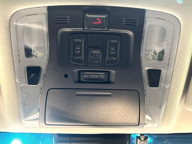 【両側パワースライドドア】スマートキーや運転席のスイッチで後席両側スライドドアの開閉が可能♪電動だから力を入れてドアを開ける必要が無く、小さなお子様でも簡単に開け閉めでき快適です♪