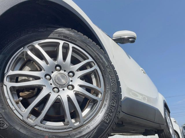 �y�A���~�z�C�[���z�O�ςɃ}�b�`�����A���~�z�C�[���𑕒����Ă���܂��B�e��A���~�z�C�[����A�X�^�b�h���X�^�C�����戵�����Ă���܂��B���񂲑��k����������