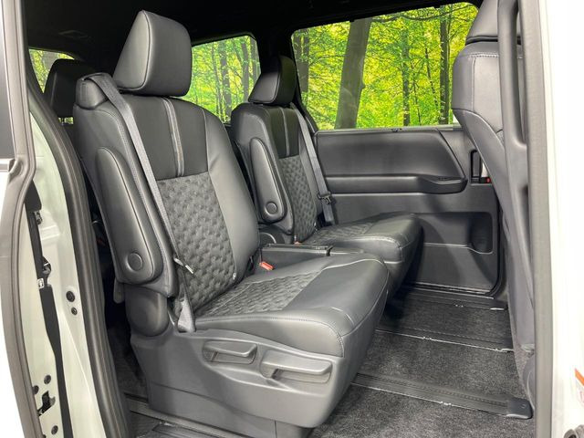 ���i���ȃI���W�i���t���A�}�b�g���I�v�V�����ɂĂ��p�ӂ��Ă���܂��B���D���ȃf�U�C����J���[�����Ԃɍ��킹�đI��ł����������Ƃ��ł��܂���