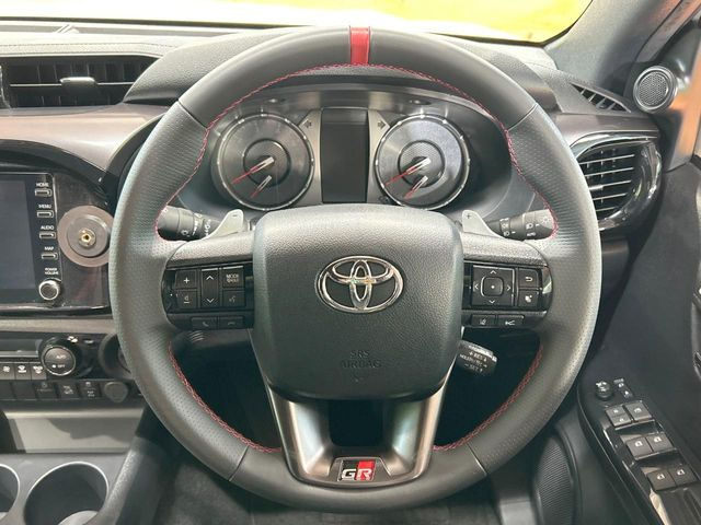 �y�����v�����X�e�A�����O�z�㎿�Ȋv���g�p���邱�ƂŁA��ɂ����������݂ƂĂ��^�]���₷���n���h���ł���