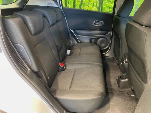後部座席も気になるようなキズ・汚れやへたり等、大きなダメージはなく、良好な状態です。