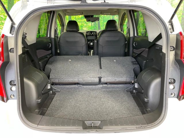 ���i�̂���������ʋ΁A���}���ɏ\���ȉ׎��X�y�[�X���m�ۂ��Ă���܂��B�Z�J���h�V�[�g��|���ƁA�傫�ȉו��̐ύڂ��\�ł���