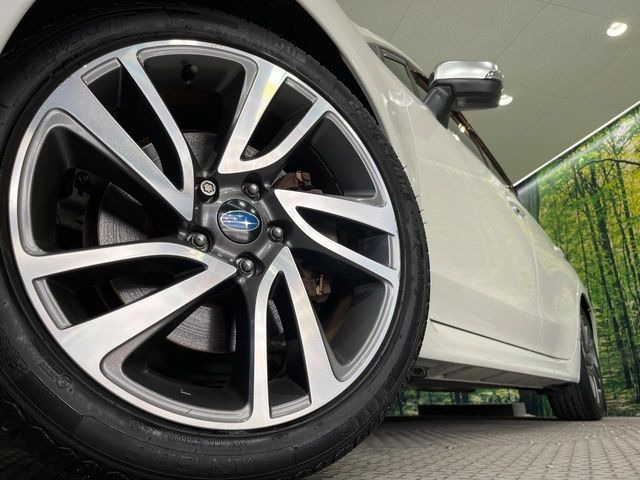 �y����18�C���`�A���~�z�C�[���z�O�ςɃ}�b�`���������A���~�z�C�[���𑕒����Ă���܂��B�e��ЊO�A���~�z�C�[����A�X�^�b�h���X�^�C�����戵�����Ă���܂��B���񂲑��k����������