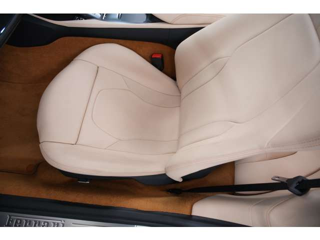 �J���[�h�X�e�b�`&���˔n�h�J����w�b�h���X�g�́A���ʊ�����C���e���A�A�N�Z���g�Ƃ��đO�^�Ƃ̍��ʉ��|�C���g�ɁB