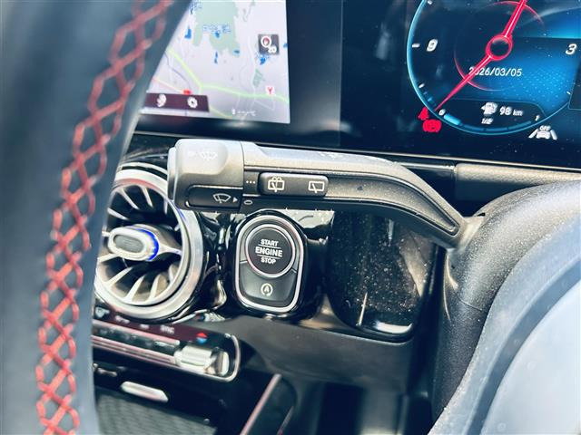 GLAクラスGLA200d 4マチック AMGライン 4WD