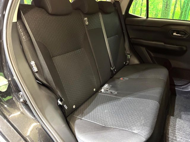 後部座席も気になるようなキズ・汚れやへたり等、大きなダメージはなく、良好な状態です。