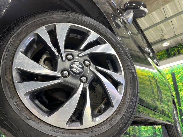 �y����15�C���`�A���~�z�C�[���z�O�ςɃ}�b�`���������A���~�z�C�[���𑕒����Ă���܂��B�e��ЊO�A���~�z�C�[����A�X�^�b�h���X�^�C�����戵�����Ă���܂��B���񂲑��k����������