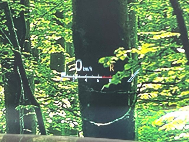 �y�J���[�w�b�h�A�b�v�f�B�X�v���C�z���݂̑��x�⑖�s�����f�W�^���\���ŉ^�]�ȑO���̃K���X�ɓ��e!�J���[�t���Ŏ��F���������A�^�]���ڐ������炳���K�v�ȏ����m�F�ł���̂łƂ��Ă��֗��ň��S!