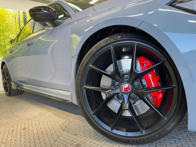 �y����19�C���`�A���~�z�C�[���z�O�ςɃ}�b�`���������A���~�z�C�[���𑕒����Ă���܂��B�e��ЊO�A���~�z�C�[����A�X�^�b�h���X�^�C�����戵�����Ă���܂��B���񂲑��k����������