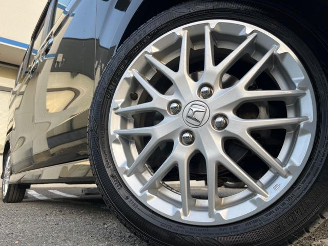 �y����15�C���`�A���~�z�C�[���z�O�ςɃ}�b�`���������A���~�z�C�[���𑕒����Ă���܂��B�e��ЊO�A���~�z�C�[����A�X�^�b�h���X�^�C�����戵�����Ă���܂��B���񂲑��k����������