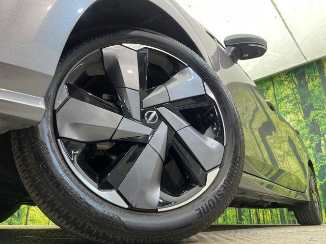 �y������17�C���`�A���~�z�C�[���z�O�ςɃ}�b�`���������A���~�z�C�[���𑕒����Ă���܂��B�e��ЊO�A���~�z�C�[����A�X�^�b�h���X�^�C�����戵�����Ă���܂��B���񂲑��k����������