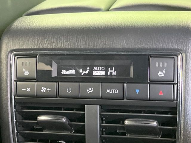 【前席+後席シートヒーター】寒い日に重宝するシートヒーターを後席にも装備!エアコンより早く温まってくれるので寒がりの人も安心ですね♪エアコンの温風は乾燥するから苦手、という方にもをおすすめです。