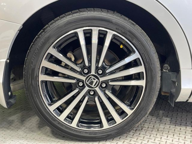 �y����18�C���`�A���~�z�C�[���z�O�ςɃ}�b�`���������A���~�z�C�[���𑕒����Ă���܂��B�e��ЊO�A���~�z�C�[����A�X�^�b�h���X�^�C�����戵�����Ă���܂��B���񂲑��k������