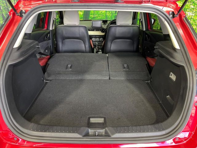 ���i�̂���������ʋ΁A���}���ɏ\���ȉ׎��X�y�[�X���m�ۂ��Ă���܂��B�Z�J���h�V�[�g��|���ƁA�傫�ȉו��̐ύڂ��\�ł���