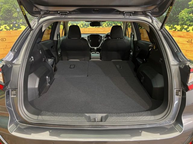 ���i�̂���������ʋ΁A���}���ɏ\���ȉ׎��X�y�[�X���m�ۂ��Ă���܂��B�Z�J���h�V�[�g��|���ƁA�傫�ȉו��̐ύڂ��\�ł���