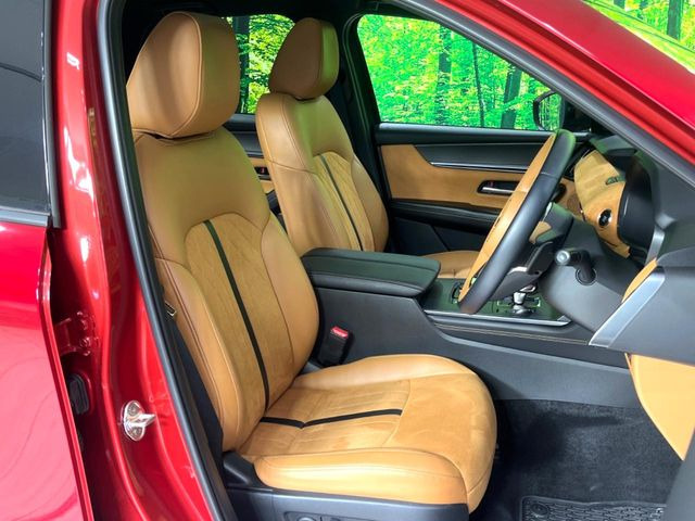 【ブラウンレザーシート】デザイン性が高く、高級感のある茶革シート。常に体に触れる部分だから、座り心地の良さにはこだわりたいですね♪汚れの付着や劣化を抑制する内装コーティング施工もおススメですよ♪