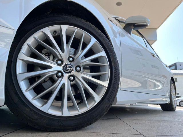 �y����18�C���`�A���~�z�C�[���z�O�ςɃ}�b�`���������A���~�z�C�[���𑕒����Ă���܂��B�e��ЊO�A���~�z�C�[����A�X�^�b�h���X�^�C�����戵�����Ă���܂��B���񂲑��k����������