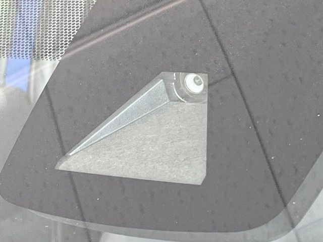 �y�g���^�Z�[�t�e�B�Z���X�z���s���ɑO���̎ԗ�����F�����A�Փ˂������Ȏ��͌x��ƃu���[�L�ŏՓˉ���Ɣ�Q�y�����A�V�X�g�B�����S�Ƀh���C�u�����y���݂��������܂��B