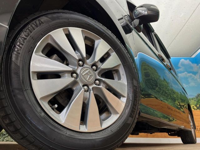 �y����16�C���`�A���~�z�C�[���z�O�ςɃ}�b�`���������A���~�z�C�[���𑕒����Ă���܂��B�e��ЊO�A���~�z�C�[����A�X�^�b�h���X�^�C�����戵�����Ă���܂��B���񂲑��k����������