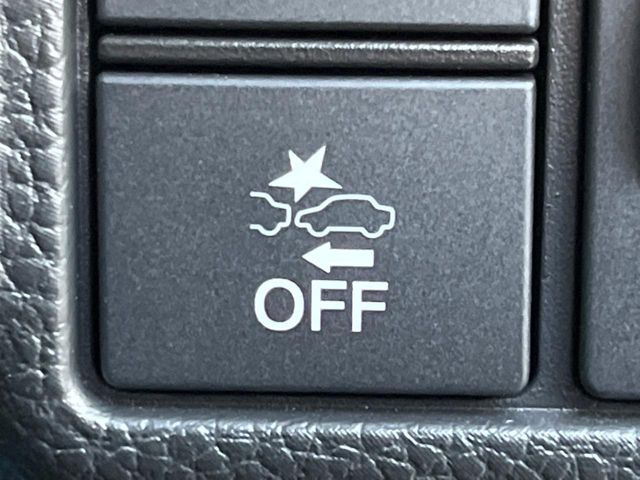 �y�z���_�Z���V���O�z���s���ɑO���̎ԗ�����F�����A�Փ˂������Ȏ��͌x��ƃu���[�L�ŏՓˉ���Ɣ�Q�y�����A�V�X�g�B�����S�Ƀh���C�u�����y���݂��������܂��B