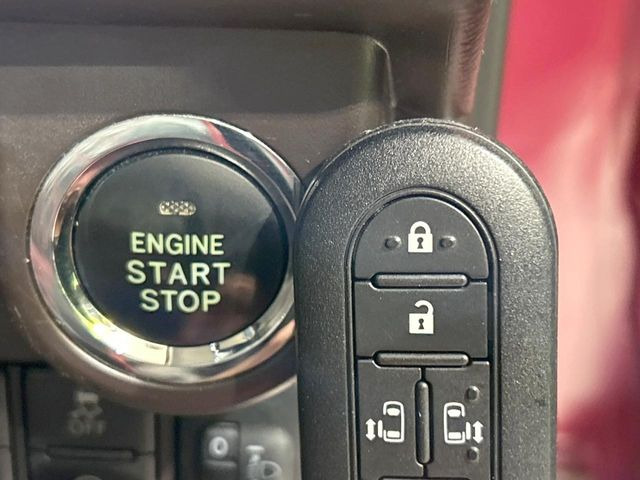 �y�L�[�t���[�V�X�e���z�J�o����|�P�b�g�ɓ��ꂽ�܂܂ł��h�A�̎{���E�������\�ȃX�}�[�g�L�[�𑕔��B�G���W���̃I���E�I�t�����J�M�����o���K�v����������Ƃ��Ă��֗��ł���