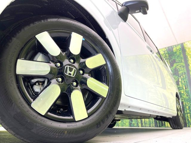 �y����15�C���`�A���~�z�C�[���z�O�ςɃ}�b�`���������A���~�z�C�[���𑕒����Ă���܂��B�e��ЊO�A���~�z�C�[����A�X�^�b�h���X�^�C�����戵�����Ă���܂��B���񂲑��k����������