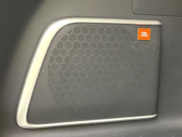 �yJBL�T�E���h�V�X�e���z���i�ʃT�E���h�V�X�e���𓋍ځB��p�̃`���[�j���O���{���ꂽ�召�l�X�ȃX�s�[�J�[����ǎ��ȃT�E���h���t�ł��A�Տꊴ���ӂ�鉹����Ԃ����o���܂��B