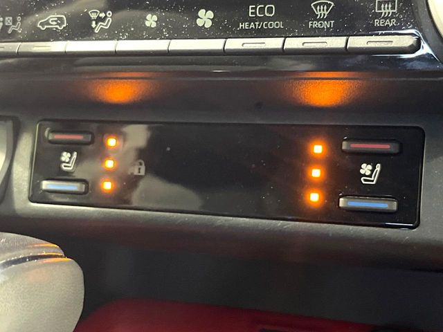 【シートベンチレーション】夏場は涼しい風でお尻や背中の熱やムレを防ぎ、冬はエアコンよりも早く温まってポカポカに!季節を問わず快適に過ごせます。