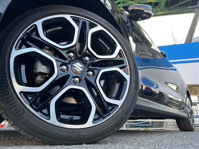 �y����17�C���`�A���~�z�C�[���z�O�ςɃ}�b�`���������A���~�z�C�[���𑕒����Ă���܂��B�e��ЊO�A���~�z�C�[����A�X�^�b�h���X�^�C�����戵�����Ă���܂��B���񂲑��k����������