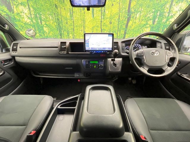 ハイエースバン