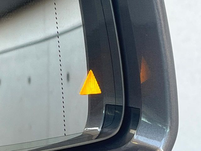 ���u���C���h�A�V�X�g�Z���T�[:���p����̎Ԃ����m���A�h���C�o�[���Ԑ��ύX���s���ۂɁA�x�����Ƌ��ɒ��ӂ𑣂��Ă������S�x���@�\�ł�!