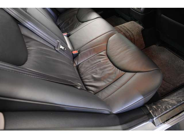 �{�v�V�[�g�͑̂�D������ݍ��݁A�����ԍ����Ă��Ă���J�����������܂���B�E�b�h�p�l����X�C�b�`�ނ̑��슴�ЂƂЂƂɂ܂Ŕz�����s���͂��A���l���ׂĂɈ��S���Ɩ�������^���܂��B