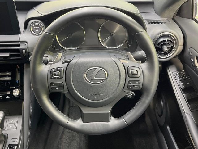 �y�����v�����X�e�A�����O�z�㎿�Ȋv���g�p���邱�ƂŁA��ɂ����������݂ƂĂ��^�]���₷���n���h���ł���