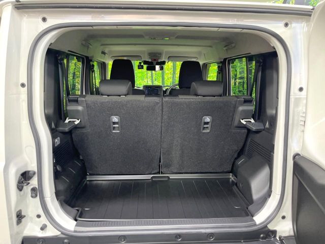 ���i�̂���������ʋ΁A���}���ɏ\���ȉ׎��X�y�[�X���m�ۂ��Ă���܂��B�Z�J���h�V�[�g��|���ƁA�傫�ȉו��̐ύڂ��\�ł���