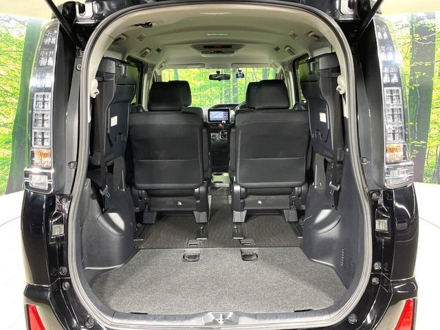 ���i�̂���������ʋ΁A���}���ɏ\���ȉ׎��X�y�[�X���m�ۂ��Ă���܂��B�Z�J���h�V�[�g��|���ƁA�傫�ȉו��̐ύڂ��\�ł���