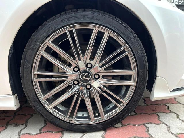 【モデリスタ製18インチアルミホイール】大人気メーカーのホイールを装備♪軽量・高硬度のアルミホイールは、ハンドリング・加速など、走りの質を向上してくれます♪