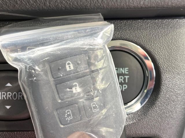 �y�X�}�[�g�L�[�z�J�o����|�P�b�g�ɓ��ꂽ�܂܂ł��h�A�̎{���E�������\�ȃX�}�[�g�L�[�𑕔��B�G���W���̃I���E�I�t�����J�M�����o���K�v����������Ƃ��Ă��֗��ł���