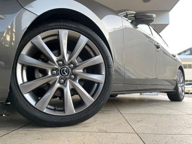 �y����18�C���`�A���~�z�C�[���z�O�ςɃ}�b�`���������A���~�z�C�[���𑕒����Ă���܂��B�e��ЊO�A���~�z�C�[����A�X�^�b�h���X�^�C�����戵�����Ă���܂��B���񂲑��k����������